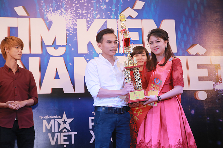 hoc-vien-nail-nha-tuong-tham-gia-ton-vinh-tay-nghe-dat-viet-5-nailnhatuong.com.vn