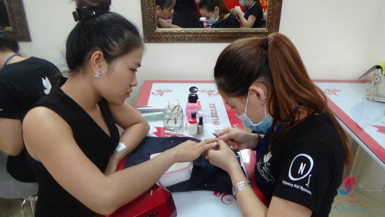 kỹ thuật cắt da tay đúng cách