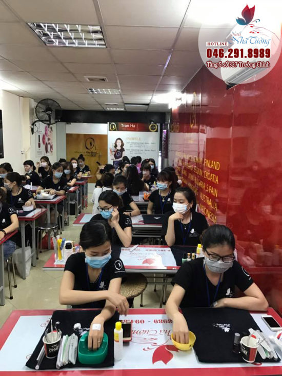 Có nên học vẽ móng tay chuyên nghiệp