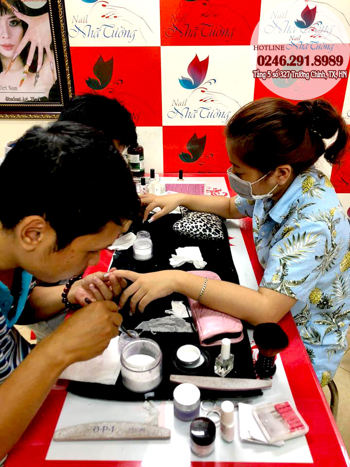 Lớp học nail chuyên nghiệp