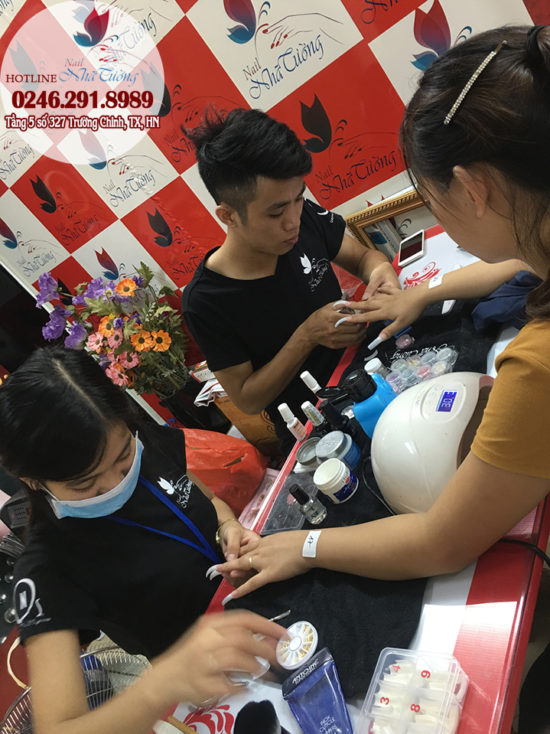 Các bước gắn móng đắp phom đúng chuẩn