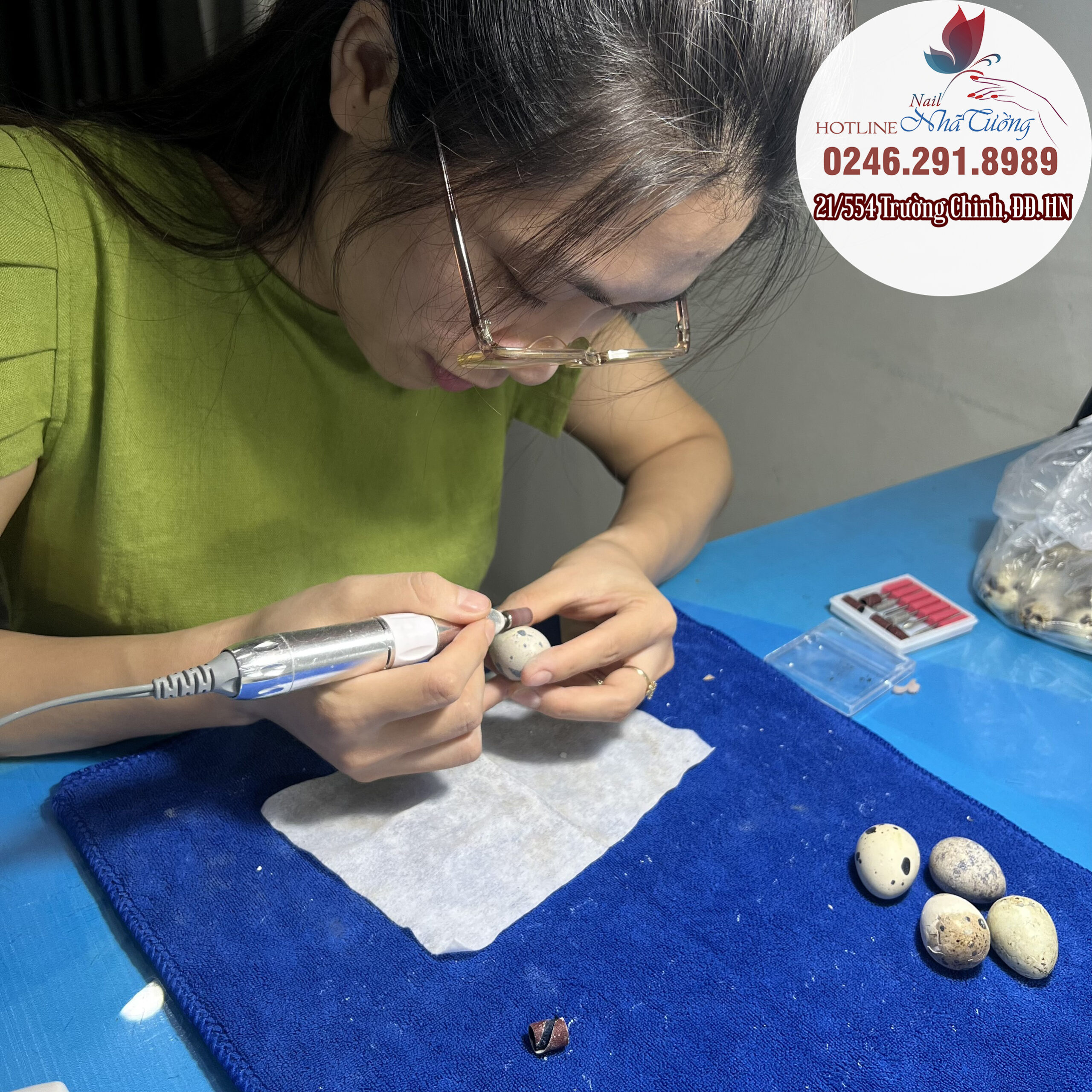 Nên học nail tại trung tâm hay tư thục?