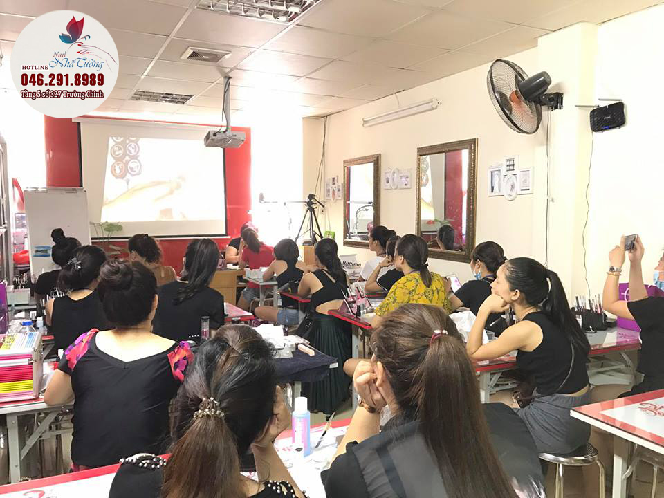 Lớp học nail đắp gel khô